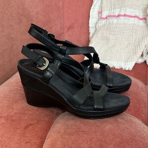 AEROSOLES Hedge Maple Black Leather Wedge Sandals